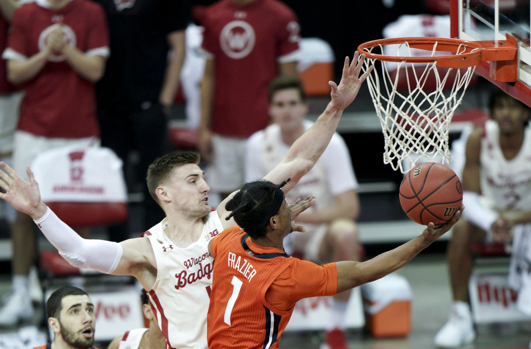 Illinois 74, UW 69